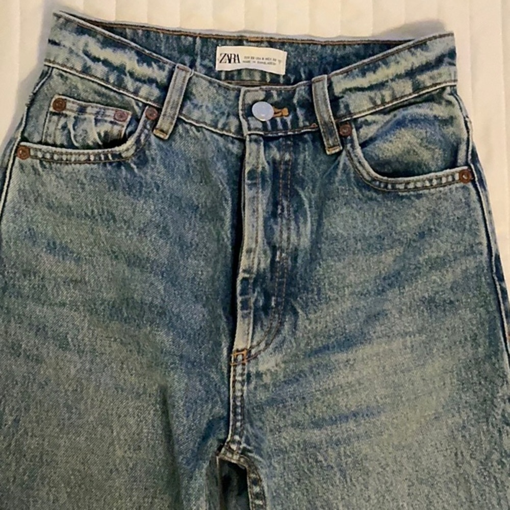 Zara Woman’s high rise straight leg Blue Jeans
